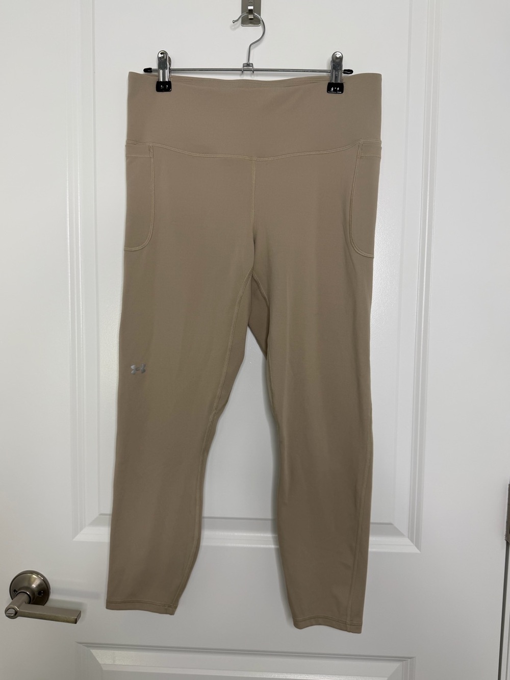 Under Armour Motion High Rise Pocket 3/4 Leggings Taupe Size L
